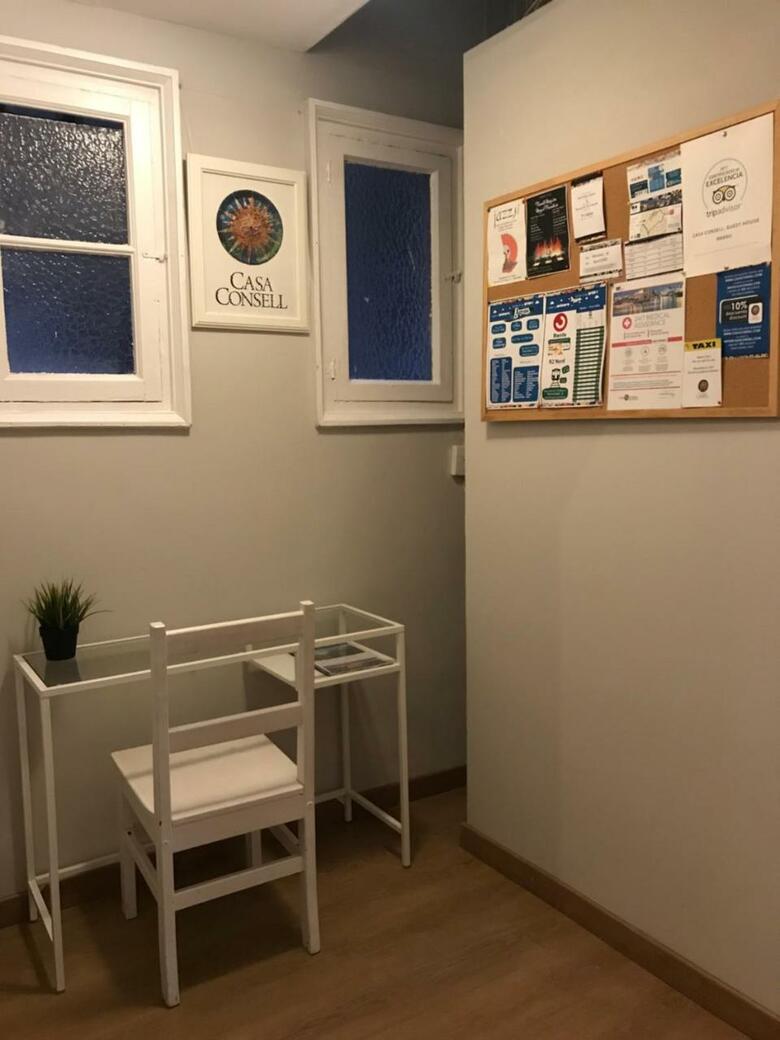 Hostal Casa Consell Guest House