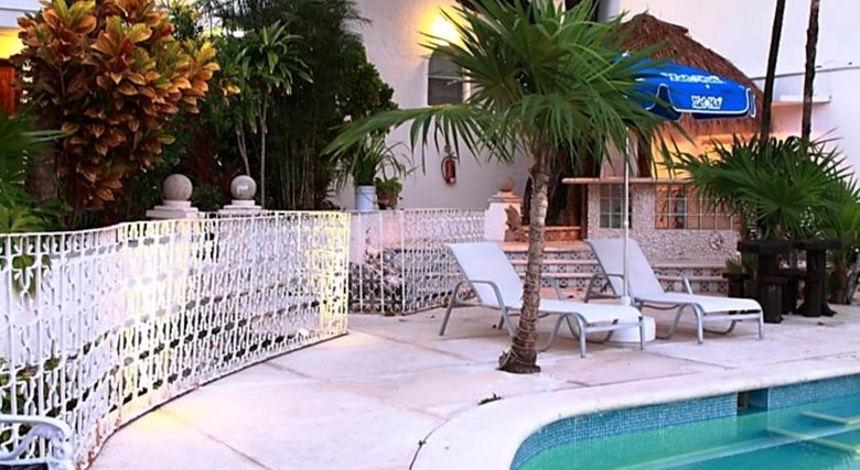 Tropical Casablanca Party Hotel