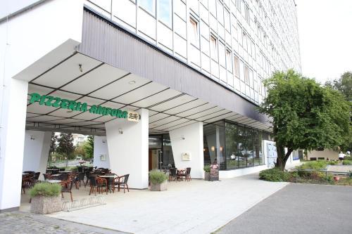 Golden Family Apartments