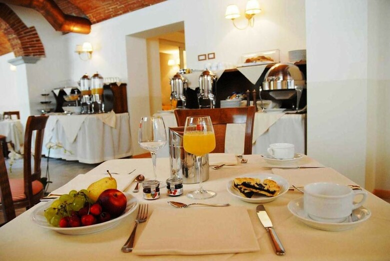 Hotel Embassy