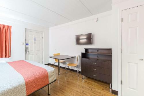 Motel 6 Baytown West - Garth Road