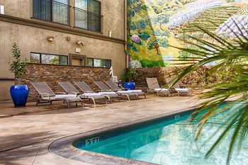 Hotel Hallmark Inn