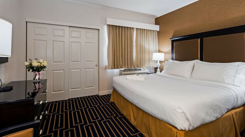 Best Western Plus Palm Court Hotel