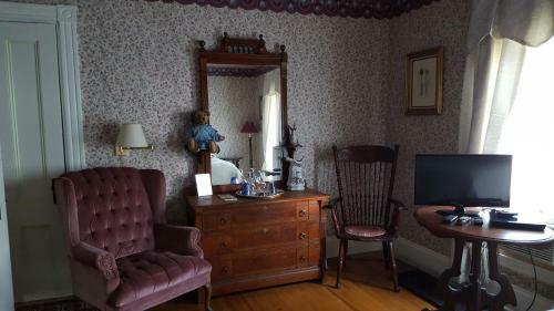 Austin's Holidae House Bed & Breakfast