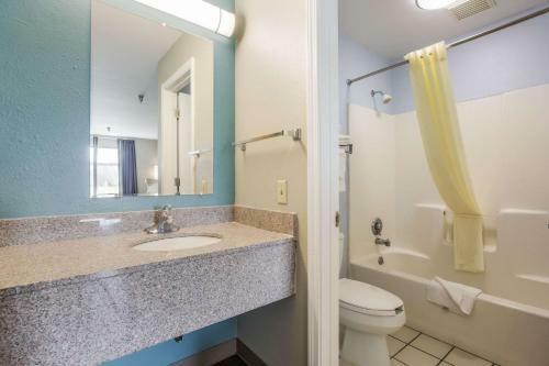 Hotel Econo Lodge Inn & Suites I-65