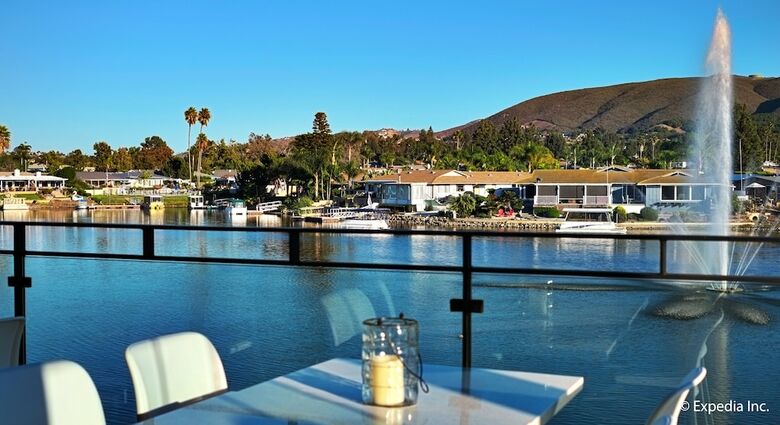 Lakehouse Hotel And Resort