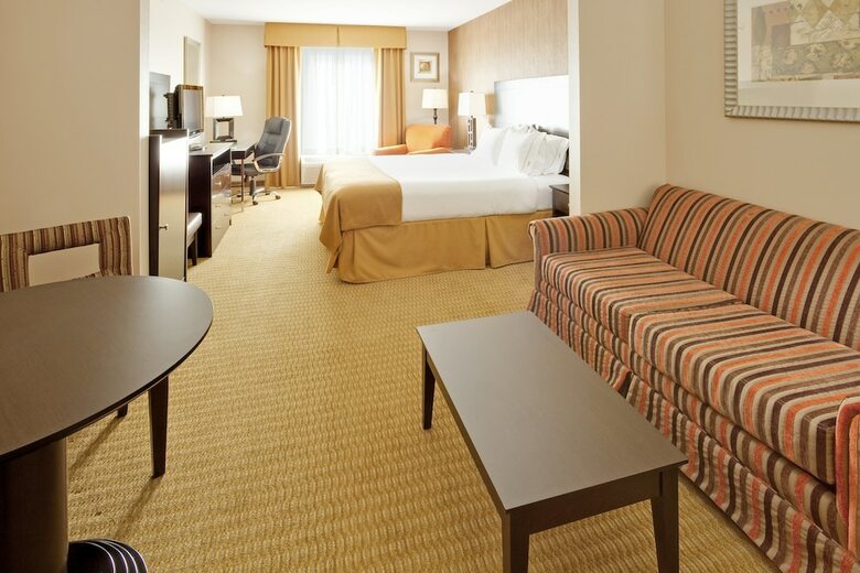 Holiday Inn Express Hotel & Suites Lebanon