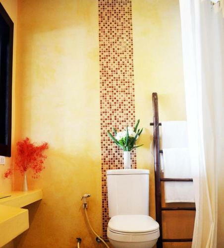 Hotel Benyada Lodge (surin Beach)
