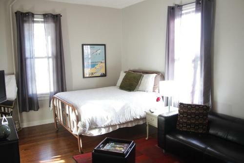 Hostal Homestead Inn Guest House