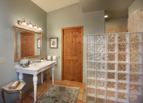 Cactus Cove Bed And Breakfast Inn