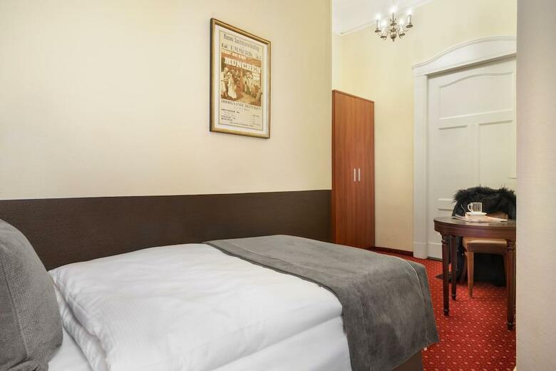 Hotel Kronprinz Novum Am Hamburg Hauptbahnhof