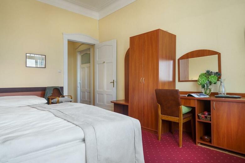 Hotel Kronprinz Novum Am Hamburg Hauptbahnhof