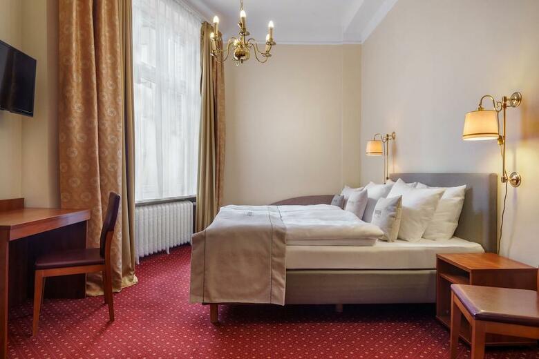 Hotel Kronprinz Novum Am Hamburg Hauptbahnhof