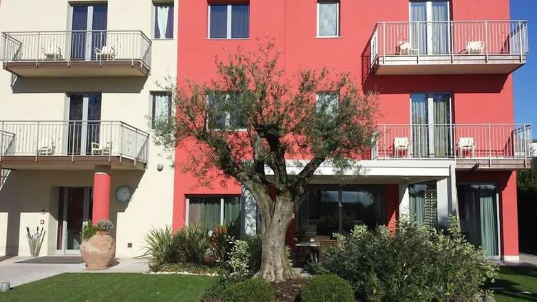 La Grotta Hotel