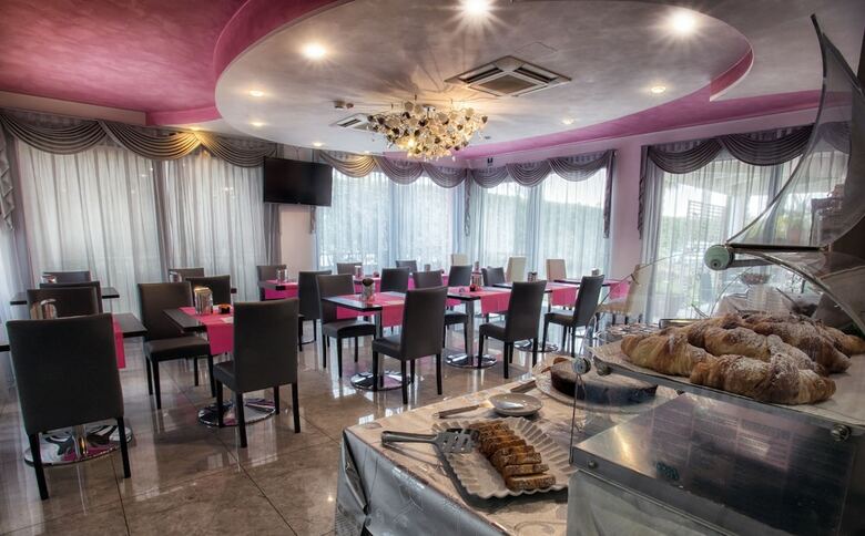 La Grotta Hotel