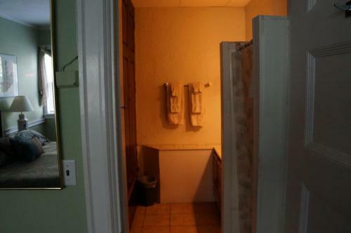 Hostal 463 Beacon Street Guest House