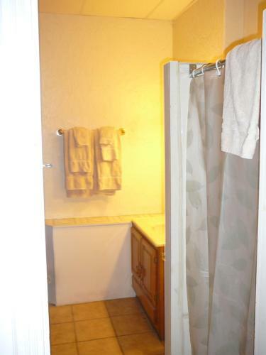 Hostal 463 Beacon Street Guest House