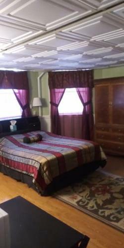 Hostal 463 Beacon Street Guest House