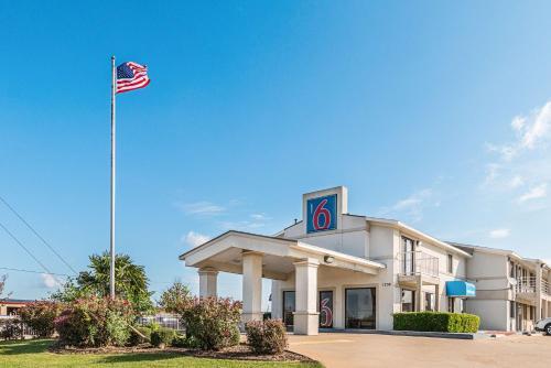 Motel 6 Dallas Desoto Lancaster