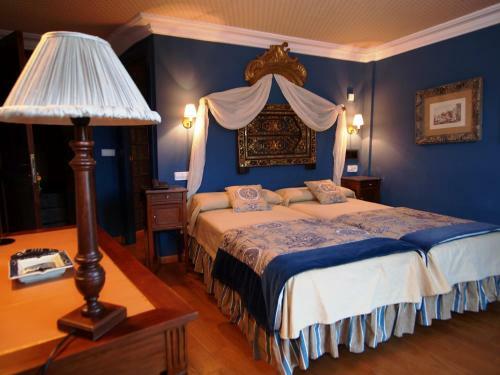 Hotel Almud (.)