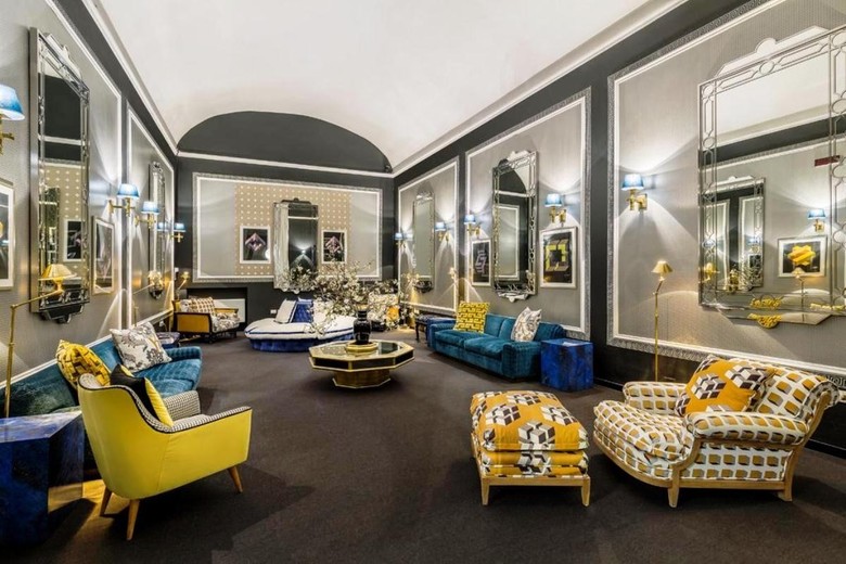 Hotel Room Mate Luca