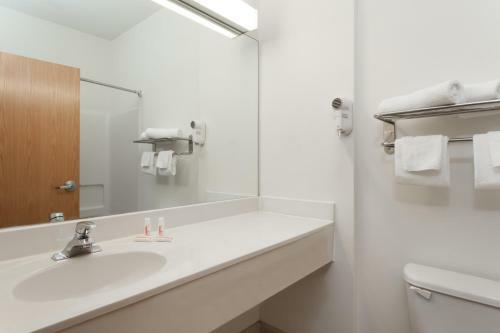 Hotel Days Inn & Suites Cambridge