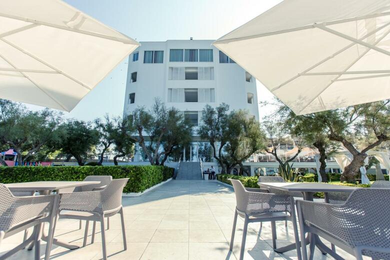 Hotel Costa Brada Luxury Resort