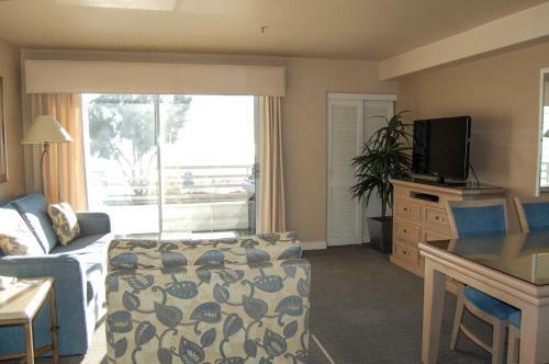 Hotel Riviera Shores Resort