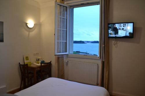 Hotel H�tel-restaurant La Porte Saint Pierre