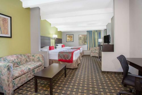 Hotel Maingate Inn & Suites At Four Corners