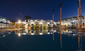 Aparthotel Las Adelfas