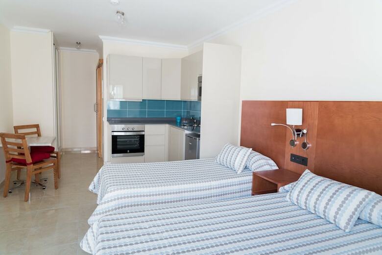 Aparthotel Las Adelfas