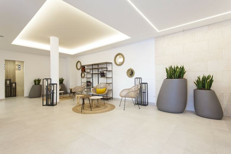 Apartamentos Ses Roquetes (.)