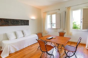 Tarthes Hotel