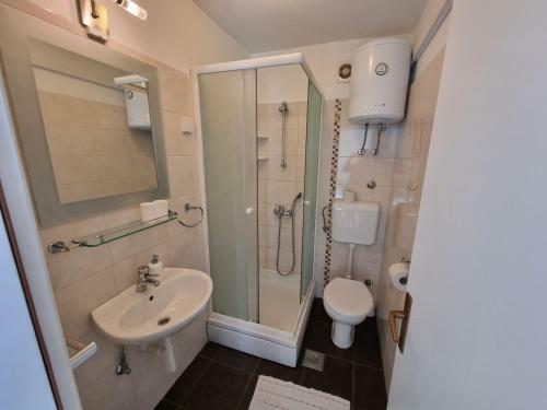 Hostal Guesthouse Franica
