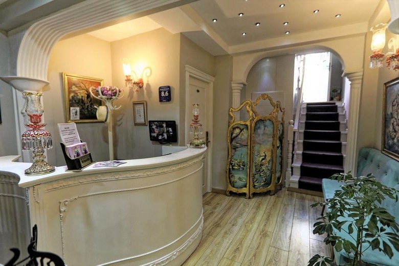 Romantic Hotel
