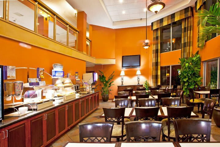 Hotel Holiday Inn Express Clearwater East - Icot Center
