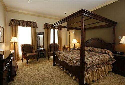 Hotel River Street Inn