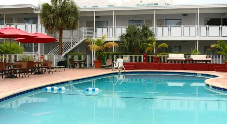 Hotel Collins