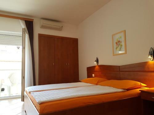 Hostal Guesthouse Villa Adria