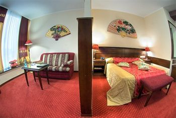Red Royal Hotel