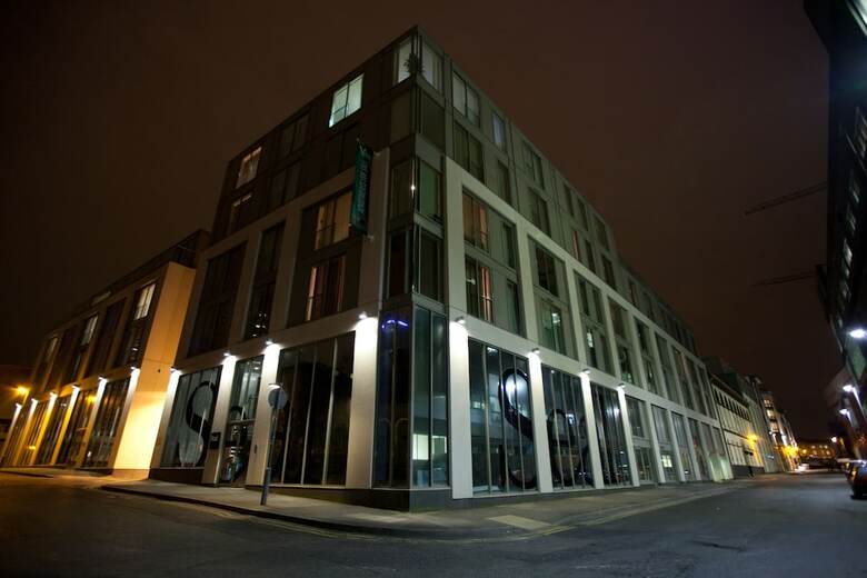 Spires Hotel (two Bedroom) 6 Pax