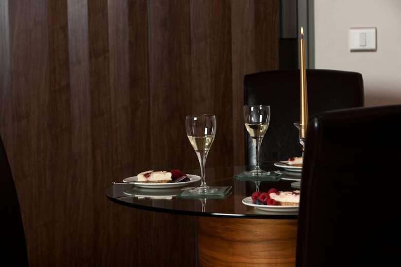 Spires Hotel (two Bedroom) 6 Pax