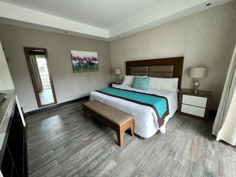 �urea Hotel And Suites