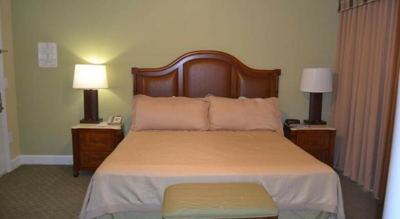 Hotel Cypress Pointe Resort