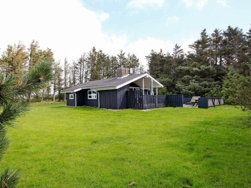 Three-bedroom Holiday Home In L�kken 11