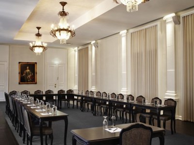Hotel First Grand