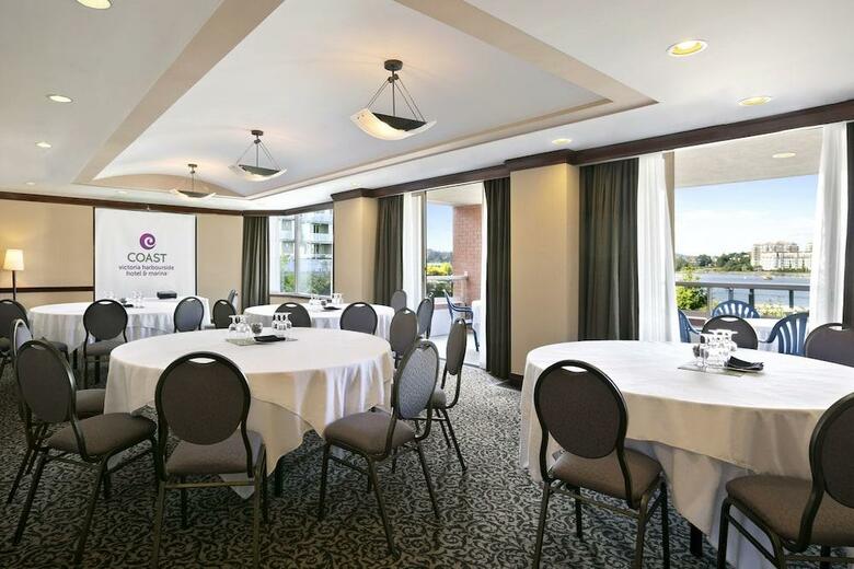 Coast Victoria Harbourside Hotel & Marina