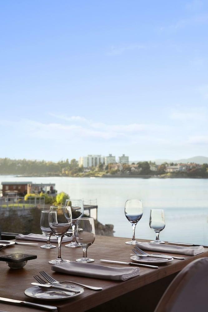 Coast Victoria Harbourside Hotel & Marina