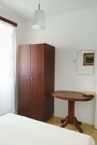 Apartments By The Sea Bol (Brac) - 4657